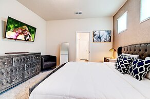 15976 Spacious Charming Family Getaway