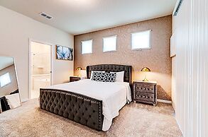 15976 Spacious Charming Family Getaway