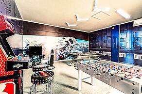 15976 Spacious Charming Family Getaway