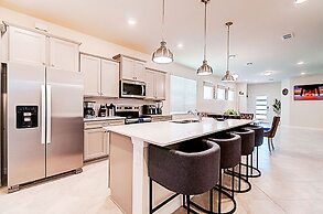 15976 Spacious Charming Family Getaway