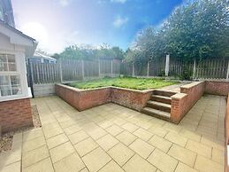 Spacious Central Home - Sleeps 7, Garden & Parking