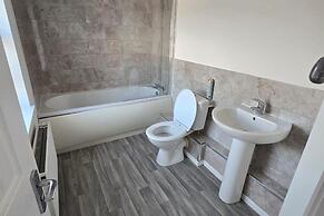 Spacious Central Home - Sleeps 7, Garden & Parking