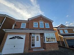 Spacious Central Home - Sleeps 7, Garden & Parking