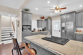 The Cozy Nest Near Wilder Park 4 Bedroom Home