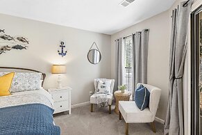 Lakefront Paradise at the Pointe - Multiple Pools