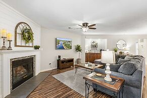 Lakefront Paradise at the Pointe - Multiple Pools