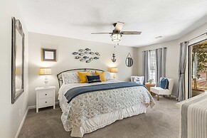 Lakefront Paradise at the Pointe - Multiple Pools