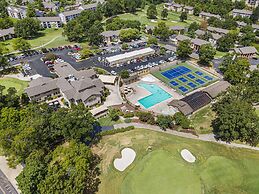 Lakefront Paradise at the Pointe - Multiple Pools