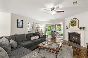 Lakefront Paradise at the Pointe - Multiple Pools