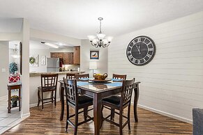 Lakefront Paradise at the Pointe - Multiple Pools