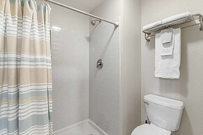 Lakefront Paradise at the Pointe - Multiple Pools