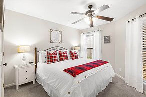 Lakefront Paradise at the Pointe - Multiple Pools