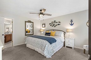 Lakefront Paradise at the Pointe - Multiple Pools