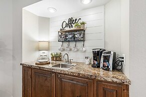 Lakefront Paradise at the Pointe - Multiple Pools