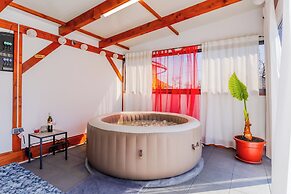 Timber Cottage With Pool