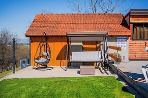 Timber Cottage With Pool