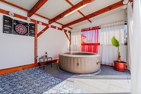 Timber Cottage With Pool