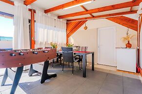 Timber Cottage With Pool