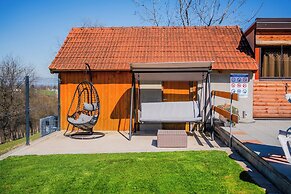 Timber Cottage With Pool