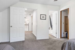 Foggy River Retreat For 16!