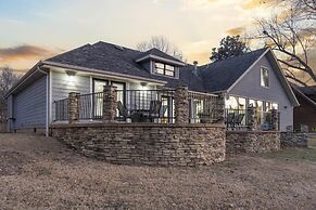 Foggy River Retreat For 16!