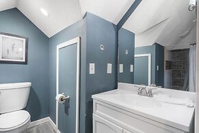 Foggy River Retreat For 16!