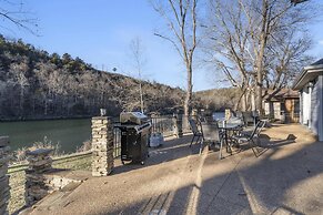 Foggy River Retreat For 16!