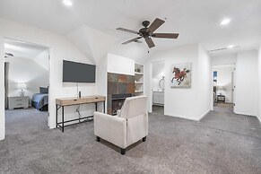 Foggy River Retreat For 16!