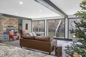 Foggy River Retreat For 16!