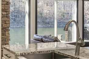 Foggy River Retreat For 16!