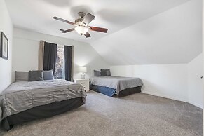 Foggy River Retreat For 16!