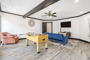 Foggy River Retreat For 16!