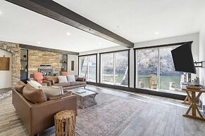 Foggy River Retreat For 16!