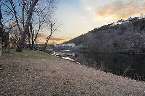 Foggy River Retreat For 16!