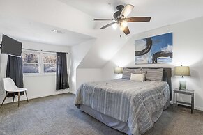 Foggy River Retreat For 16!