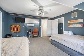 Foggy River Retreat For 16!