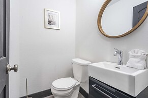 Foggy River Retreat For 16!