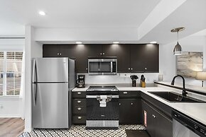 Lake Front Escape For 8!