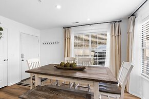 Lake Front Escape For 8!