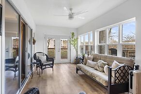 Lake Front Escape For 8!