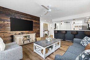 Lake Front Escape For 8!