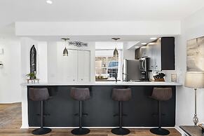 Lake Front Escape For 8!