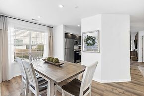 Lake Front Escape For 8!