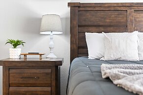 Lake Front Escape For 8!