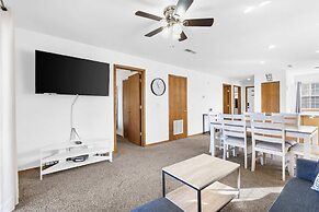 Scenic Lakeview Stay for 5!