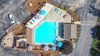 Scenic Lakeview Stay for 5!