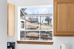 Scenic Lakeview Stay for 5!