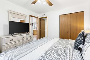 Scenic Lakeview Stay for 5!