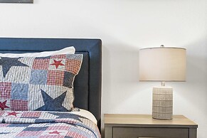 Scenic Lakeview Stay for 5!