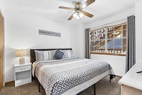 Scenic Lakeview Stay for 5!